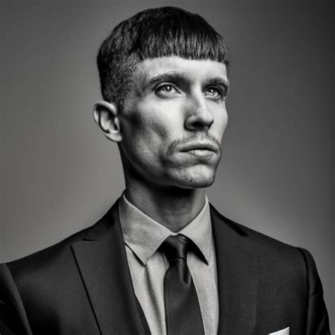 Achieve The Perfect Bowl Cut Men's Hairstyle. 17 Modern Bowl Haircut ...