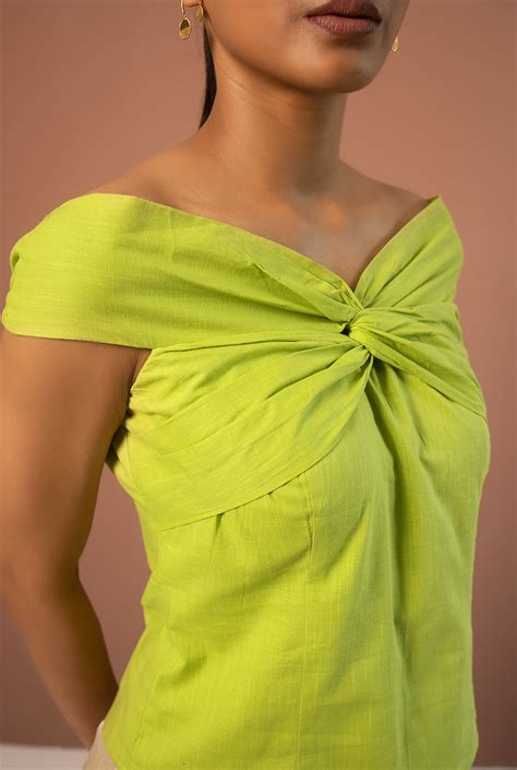 Tops and Shirts – The Becoming Community