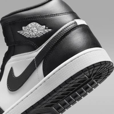 Air Jordan 1 Mid Men's Shoes. Nike IN