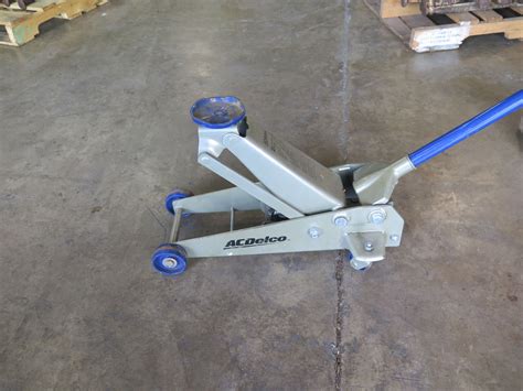 AC Delco 2 1/4 ton (4500 Lbs) Garage Jack. - Oahu Auctions