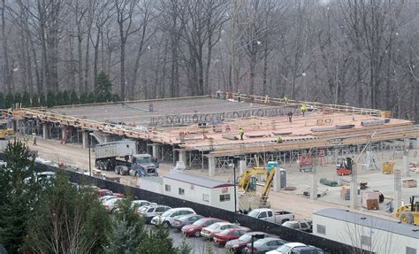 Fairview Hospital – ED/ICU Expansion Visitor Parking Garage – Barber & Hoffman