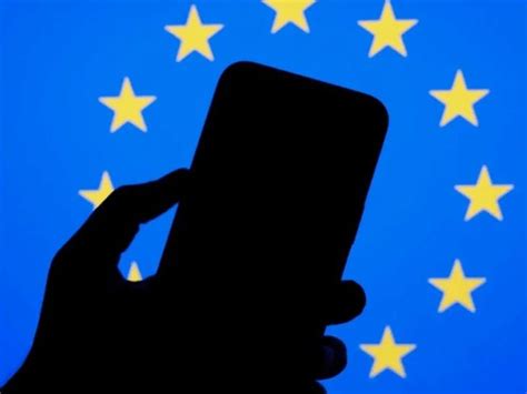 EU Mandates Long-Lasting Batteries & 7-Year Parts Supply for Smartphones