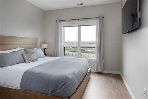 LINCOLN PARK FLATS | Apartments For Rent