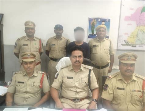 Cab Driver Rams Police Vehicle in Hyderabad Incident – Hyderabad Mail