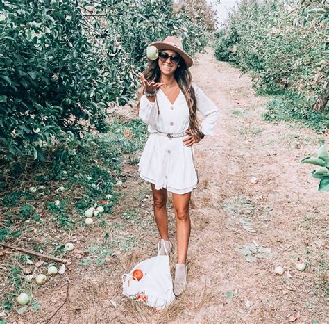 Apple picking look | Fall outfits women, Apple picking outfit, Fall outfits