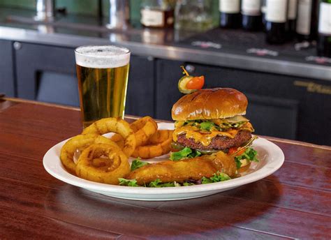 Santa Fe Restaurants | A Guide to Green Chile Cheeseburgers