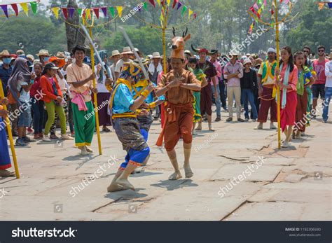 60 Khmer New Year Traditional Dance Stock Photos, Images & Photography ...