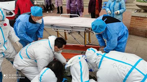 一场医护人员与死神较量的感人场面在石家庄上演，网友泪目_京报网