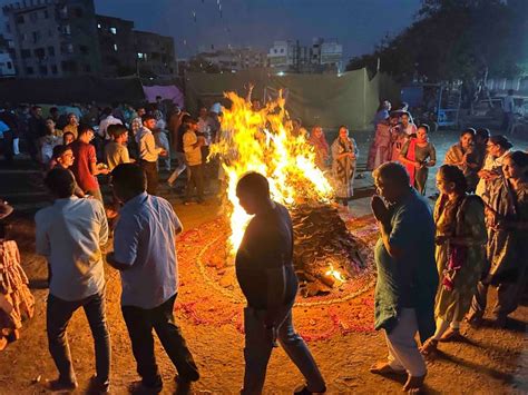 Holika Dahan with Vedic rituals, devotional circumambulation and ...