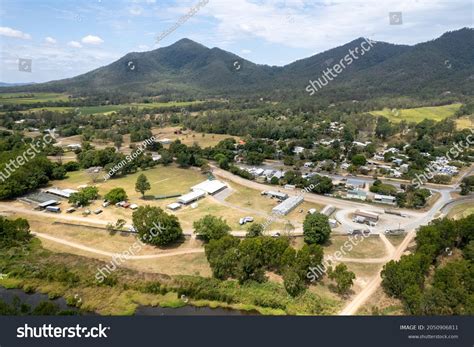 Country Town 的图像结果