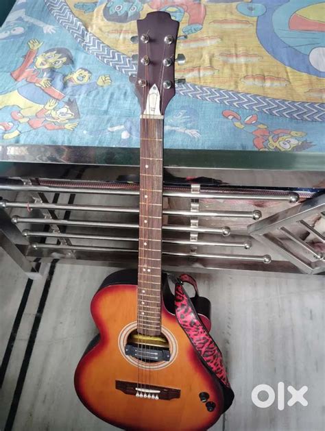 Semi electric guitar - Musical Instruments - 1828957466