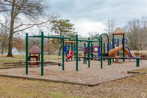 Woodcliff Lake, NJ City Guide | About Living in Woodcliff Lake - Homes.com