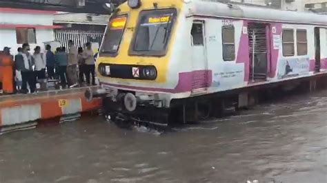 Central Railway Local Train 的图像结果