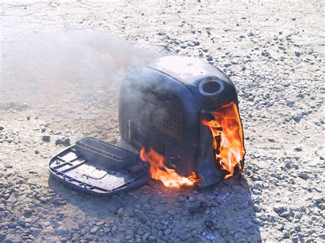 Computer Old Exploding 的图像结果