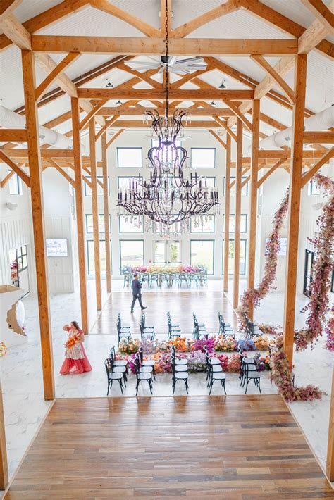 Barn Wedding Venue Columbus, Ohio - White Willow Meadows