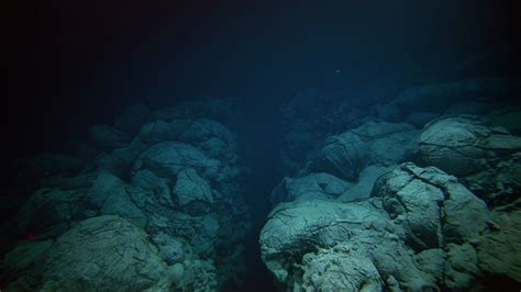 The Deepest Ocean In The World: Marianas Trench, 4,475 fathoms deep ...