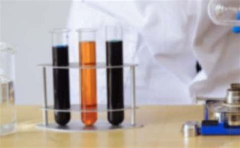 实验图片-体验化学实验的小小化学家素材-高清图片-摄影照片-寻图免费打包下载