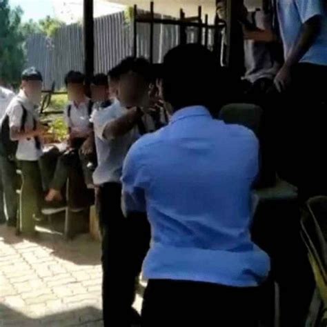 网传中学生校园内打架 1男生被多人围殴 - 地方 - 沙巴要闻