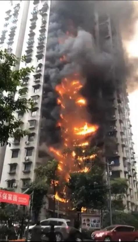 恐怖！190米高住宅楼烧成火柱！有人受伤！_新浪江西_新浪网