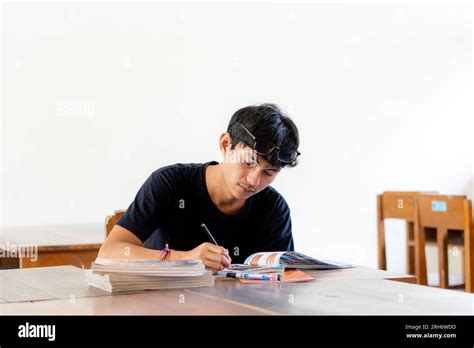 Overworked Student 的图像结果