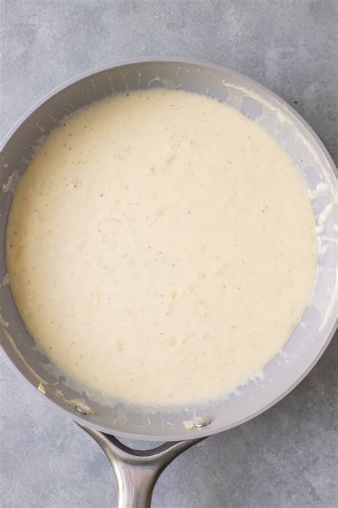 Healthy Alfredo Sauce | The Clean Eating Couple