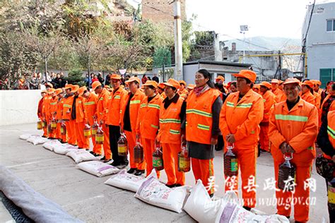 我校环卫职工庆祝广西第二十四届“环卫工人节”