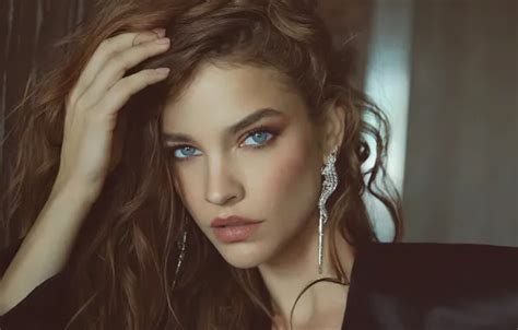 Download wallpaper look, girl, photo, model, hair, earrings, lips ...