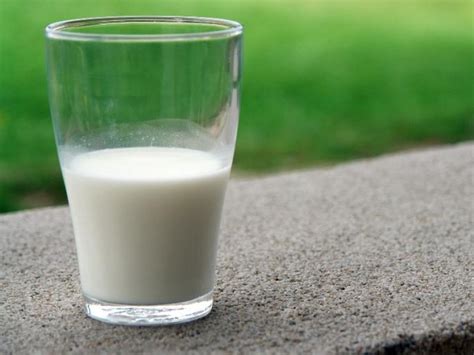 World Milk Day: ठंडा या गर्म दूध, जानें क्या है आपके लिए अधिक फायदेमंद