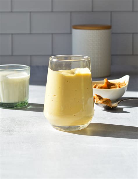 Bahama Mama Tropical Smoothie Copycat - Sip Sip Smoothie