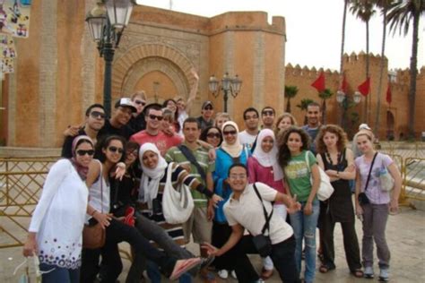 How to Help Local Communities 的图像结果