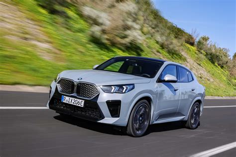 The new BMW iX2 xDrive30, Brooklyn Grey - Driving. (02/2024)