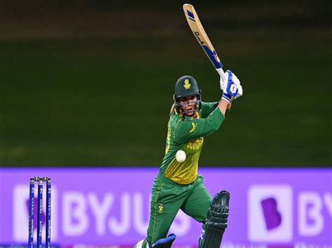 Mignon du Preez announces retirement from international cricket
