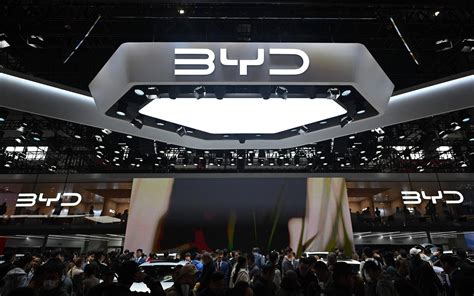 Tesla Loses EV Crown to China's BYD in 2025 as Sales Slip - 1/4