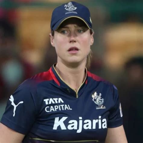 एलीस पैरी का जीवन परिचय और विचार - Ellyse Perry Biography and thoughts ...