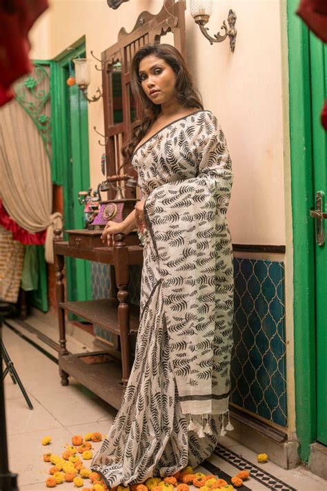 Buy New Arrivals of Paithani Sarees Online - Very Much Indian ...