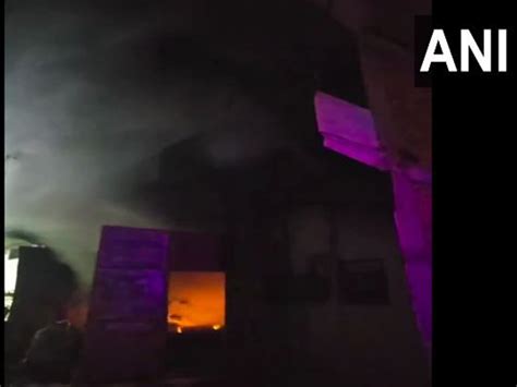 Delhi: Fire breaks out in factory near Rithala metro station, 15 fire ...