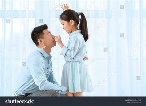5,751 Daddy Daughter Asian Images, Stock Photos & Vectors | Shutterstock