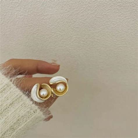 Buy Pearl Stud Earrings online in India – Estailo-Fashioning You!