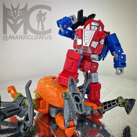 Transformers Legacy Evolution Deluxe Class Gears Official In-Hand Images & Behind The Scenes ...