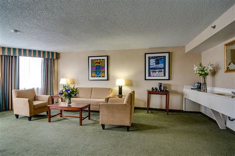 Sawridge Edmonton South Parking: Pictures & Reviews - Tripadvisor