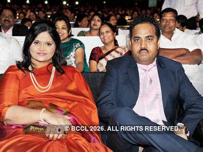 Vikram Kakade and Mahima Choudhary poses during the fund raiser ...
