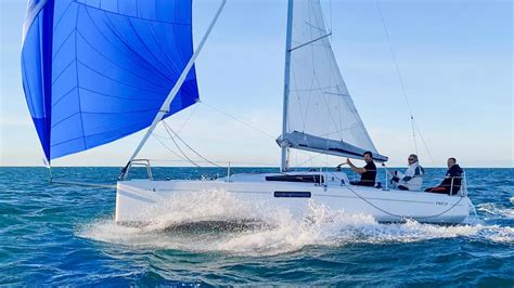 First 27 | BENETEAU