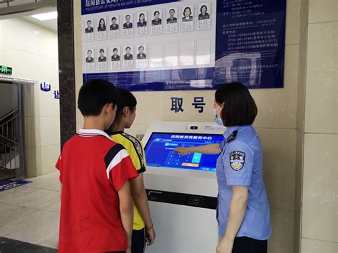 岳阳县局人口与出入境管理大队为特殊儿童办理身份证服务热情获好评