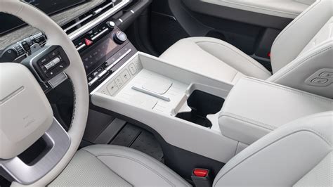 2025 Hyundai Santa Fe Hybrid Photos: Interior, Exterior, and Videos