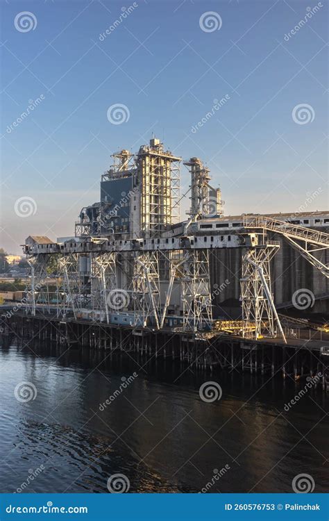 Industrial Cityscape in Portland, West Coast Editorial Stock Photo ...