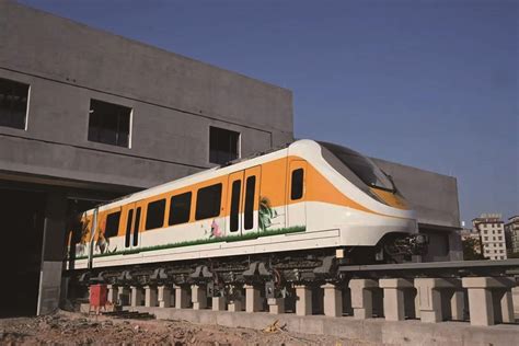 国内首条磁浮旅游专线进入调试试验阶段 “唐山造”磁浮列车上线调试