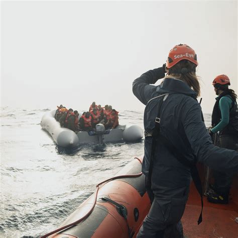 Rettungsschiff SEA-EYE 4 rettet 74 Menschen aus Seenot - Sea-Eye