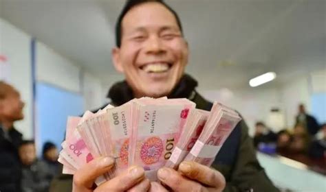 中国中等收入群体超4亿人 标准曝光：年薪10-50万