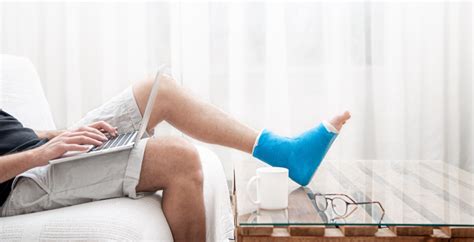 Pain On Bottom Of Heel | The 7 Possible Causes and Treatment