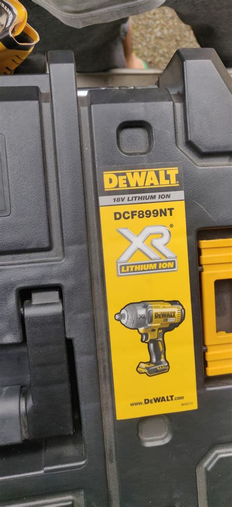 DEWALT DCF899P2 20V MAX XR Brushless High Torque 1/2 Impact Wrench Kit ...